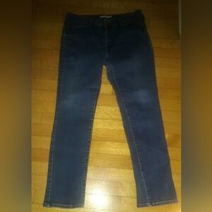 Levi's Women's,Mid Rise  Skinny, 5 Pocket Jeans